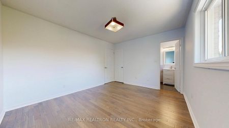 For Lease - 558 Willowick Drive, Newmarket, Ontario - Photo 4