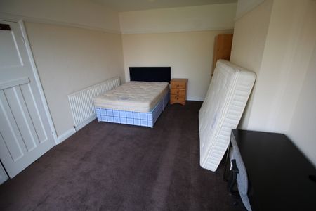 5 Bed Student Accommodation - Photo 3
