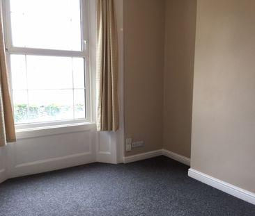 2 Bed Flat, Cheltenham Road, BS6 - Photo 6