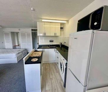 Duncan Court, Sholing, SO19 - Photo 2