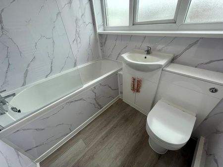 3 Bedroom House To Rent - Photo 4