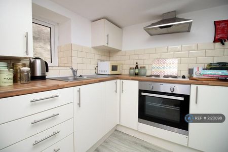 2 bedroom flat to rent - Photo 5