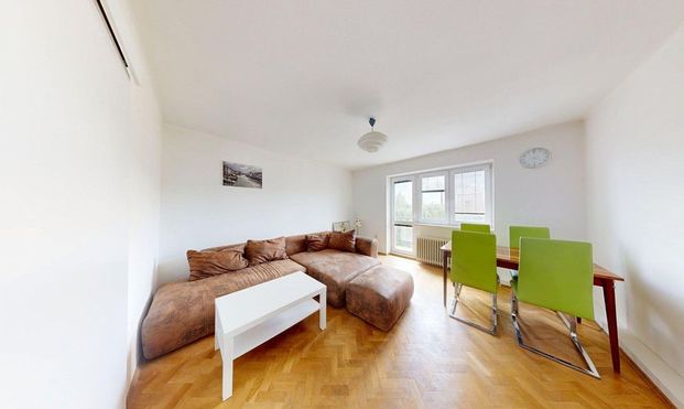 AZ. NA PRENÁJOM priestranný 3-izbový byt s balkónom vo výbornej lokalite Trnavy - Fotografia 1