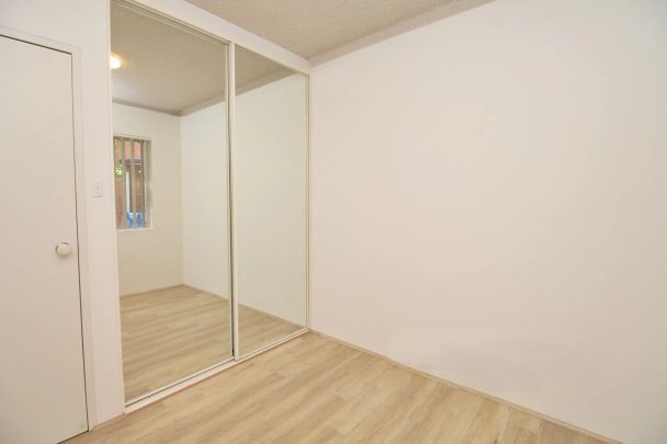 SPACIOUS 3-BEDROOM APARTMENT! VALUE FOR MONEY! - Photo 1