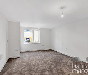 Chandos Avenue, London - Photo 1