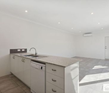 Easy Living! - Photo 2