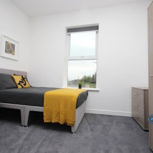 1 bedroom in a house share to rent - Photo 2