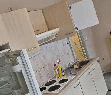 Appartement te huur in Charleroi voor € 690 met 1 slaapkamer - Photo 2