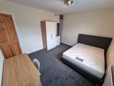 3 Bed Student Accommodation - Photo 2