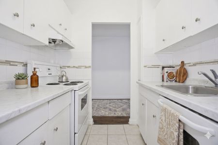For Lease - 88 Bernard Avenue Unit# 206, Toronto, Ontario - Photo 3