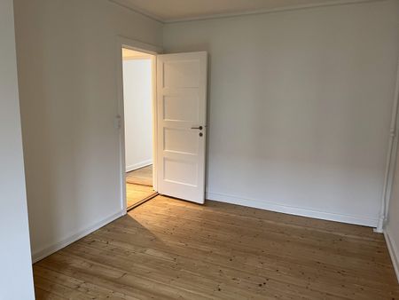 Nyistandsat 2-værelses lejlighed i roligt område tæt på byen - Photo 2