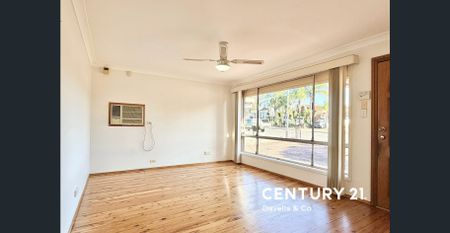 Charming 3-Bedroom Home with Spacious Backyard - Photo 4