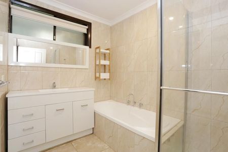 Gorgeous Home In The Heart Of Gladstone Park! - Photo 5