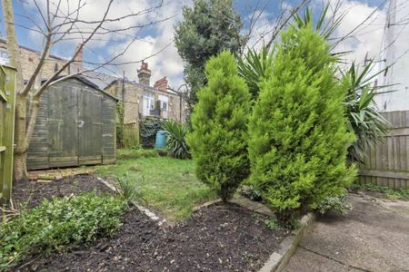Amesbury Avenue - Photo 5