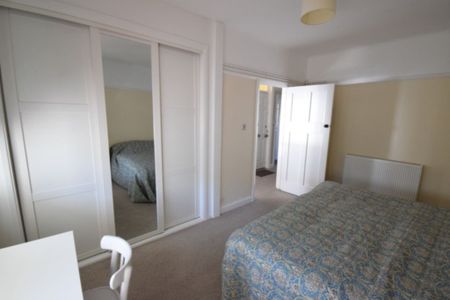 2 Bedroom Flat To Rent in Boscombe - £1,200 pcm Tenancy Info - Photo 5