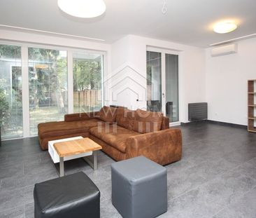 NADŠANDARNÝ 4 izbový dom v KARLOVA VES - garáž, sauna, krb, záhrada - Fotografia 2