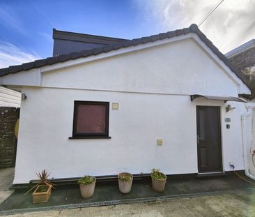 Harbour Terrace, Falmouth, TR11 - Photo 1
