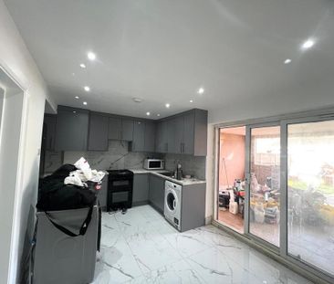6 bedroom semi-detached house to rent - Photo 6