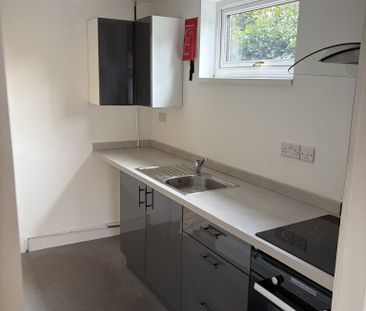 One Bedroom Self Contained Ground Floor Flat for Rent in Leek - Photo 4