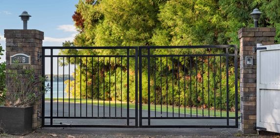 Four bedroom sanctuary with sweeping harbour views - Photo 2