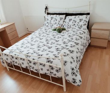 4 bedroom terraced house to rent - Photo 2