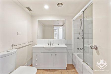 Spacious Unit in the Heart of Fortitude Valley! - Photo 3