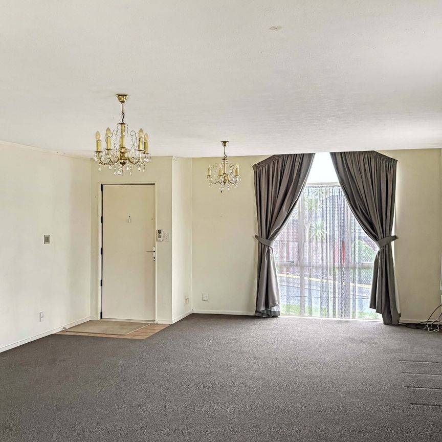 SPACIOUS WOODRIDGE 3-BEDROOM HOME - Photo 1