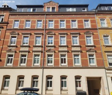 Freundliche 2-Zimmer-Wohnung mit Balkon und EBK in kernsaniertem Gr... - Photo 4