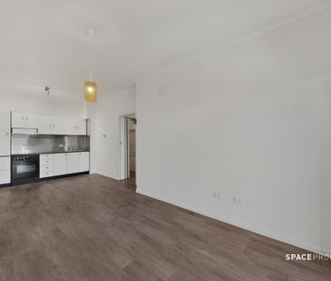 Updated Inner-city Apartment In The Heart Of The Action - Photo 5