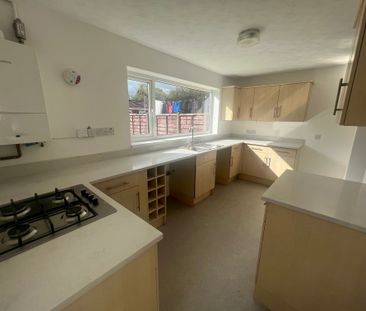 3 bedroom semi-detached house to rent - Photo 6