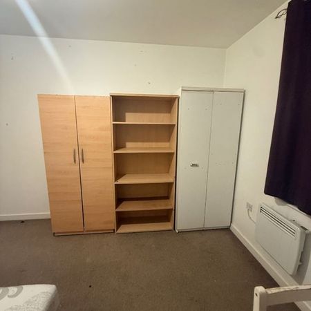 Room in a Shared House, Forresters Apartments, IG11 - Photo 4