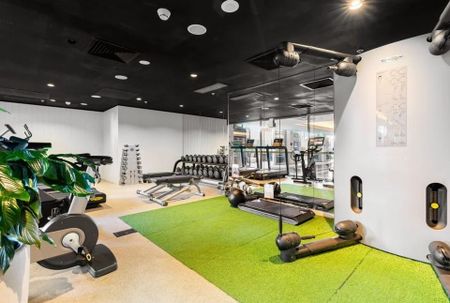 Exciting Harbourside Facing Studio Apartment - Photo 3