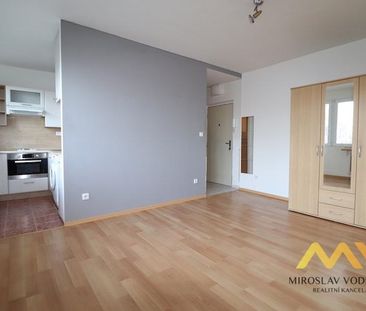 Pronájem bytu 1+kk 30 m2 - Photo 1