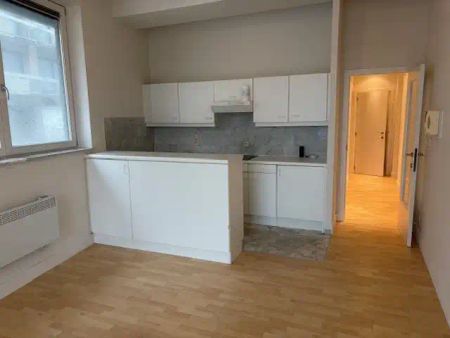 Ongemeubeld gelijkvloers appartement met 2 slaapkamers, vlak aan zee - Foto 2
