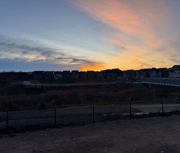 For Lease - 3210 Crystal Drive, Oakville, Ontario - Photo 2