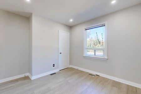 For Lease - 438 Centre Street, Richmond Hill, Ontario - Photo 2