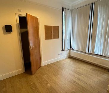 1 bedroom in a house share to rent - Photo 6