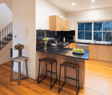 Townhouse In Exclusive Location - Photo 5