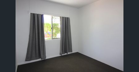Tidy Two Bedroom Unit on Banks - Photo 2