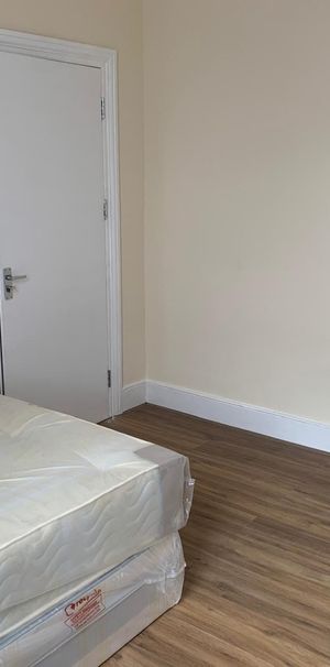 Room in a Shared Flat, High Road Leyton, E10 - Photo 1