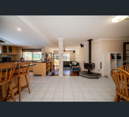 24 Comstock Way, Woodvale, WA 6026 - Photo 5