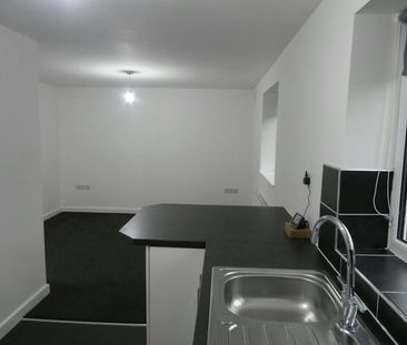 Ground floor flat to rent on - Photo 3