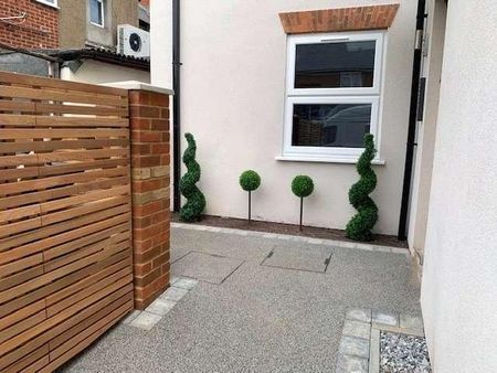 Coopers Yard, Elm Park Road, Reading, Berkshire, RG30 - Photo 4