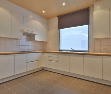 Woning met 2 slpks en terras in Melsele te huur! - Photo 4