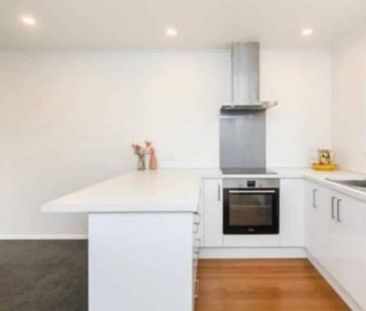 Feilding Flair - Chic, Updated Home with Unmatched Appeal! - Photo 3