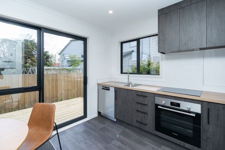 4A/30 Cameron Road, Hamilton East — - Photo 2