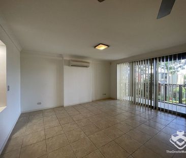 3 Bedroom Villa in Emerald Lakes - Photo 3