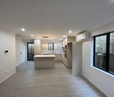 MODERN, SECURE & MINUTES TO THE AIRPORT! - Photo 5