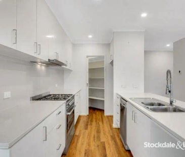 13 Dashing Road, Craigieburn VIC 3064 - Photo 3