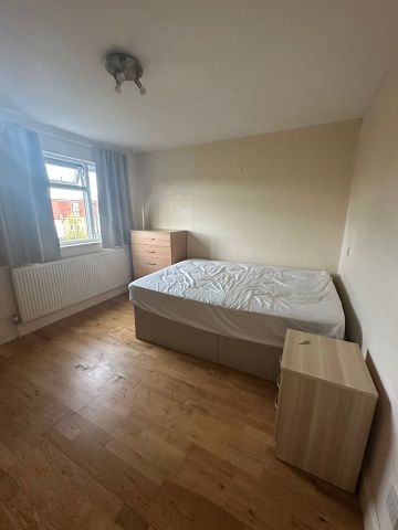 Room in a Shared House, Burnley Road, NW10 - Photo 5